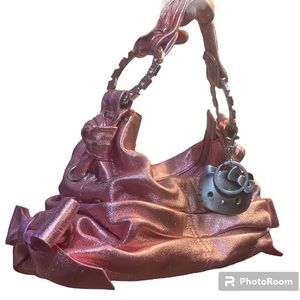 DAINTY ISABELLA DESIGNER BAGUETTE METALLIC PINK WITH CUTE HELLO KITTY CHARM 🎀